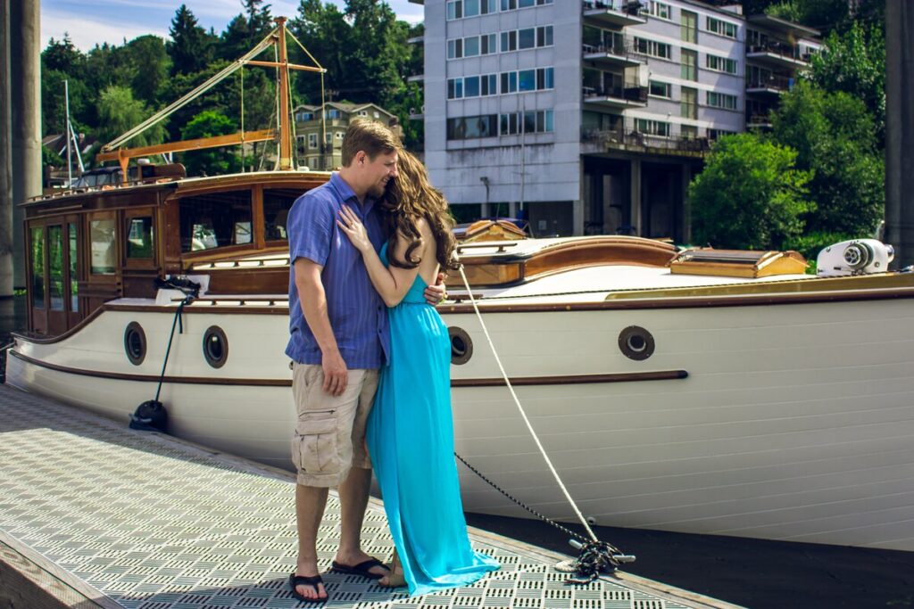 Elizabeth and Zack's original elopemen on Lake Union in Seattle celebartion after by the boat ez elopements beginning