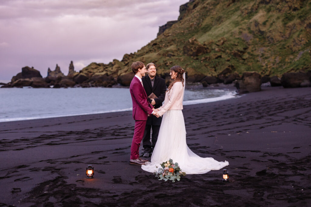 Black Sand beach elopement ceremony in Iceland by EZ Elopements